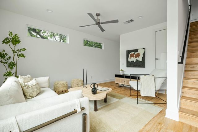 1182 Oakgrove Ave A, Austin, TX 78702