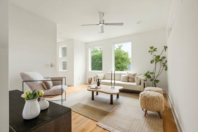 1182 Oakgrove Ave A, Austin, TX 78702