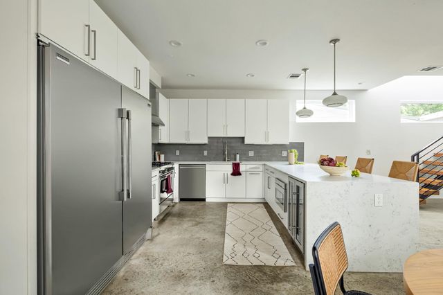 1182 Oakgrove Ave A, Austin, TX 78702