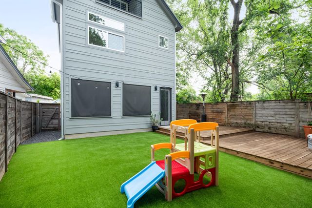 1182 Oakgrove Ave A, Austin, TX 78702