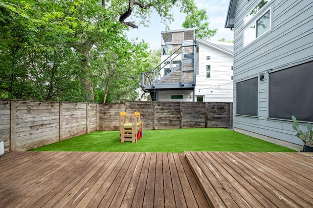 1182 Oakgrove Ave A, Austin, TX 78702