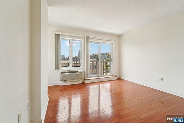 5311 City Place, Edgewater, NJ 07020