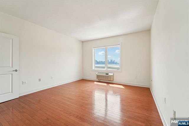 5311 City Place, Edgewater, NJ 07020