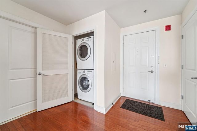 5311 City Place, Edgewater, NJ 07020