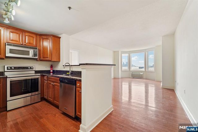 5311 City Place, Edgewater, NJ 07020