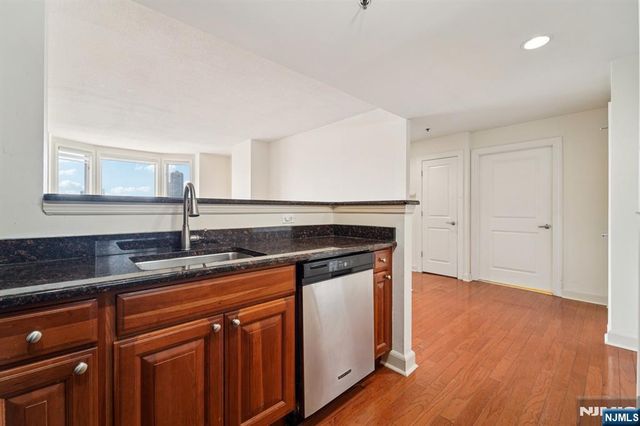 5311 City Place, Edgewater, NJ 07020
