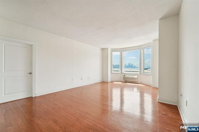 5311 City Place, Edgewater, NJ 07020