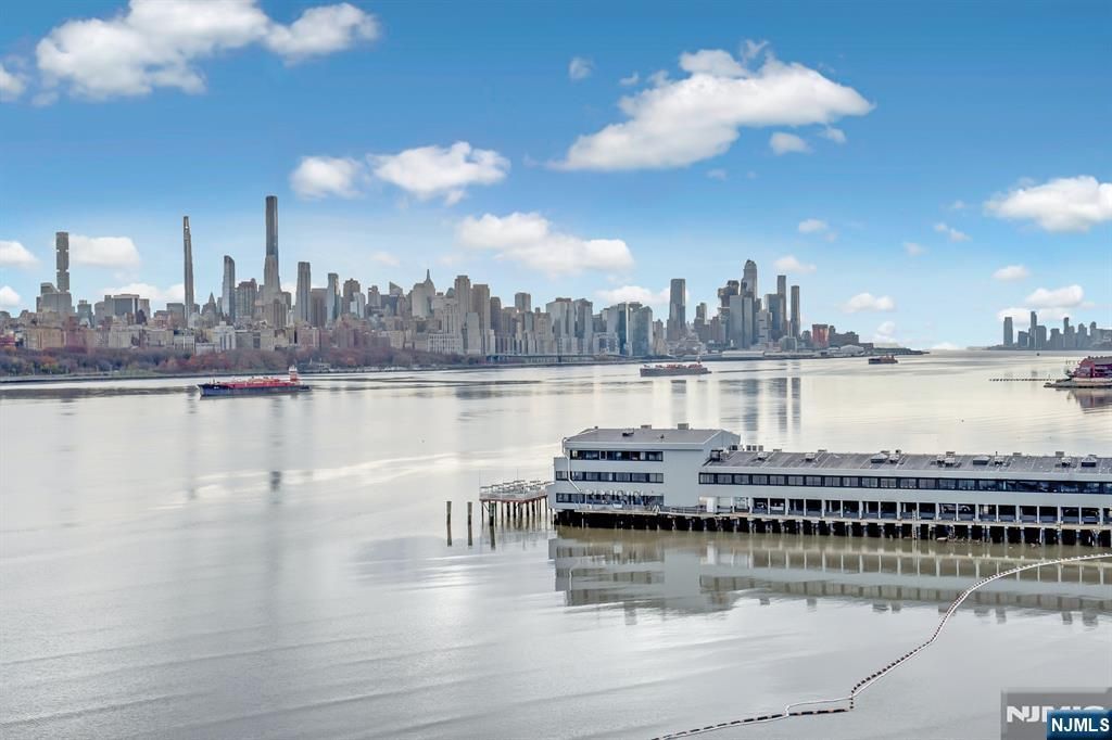 5311 City Place, Edgewater, NJ 07020