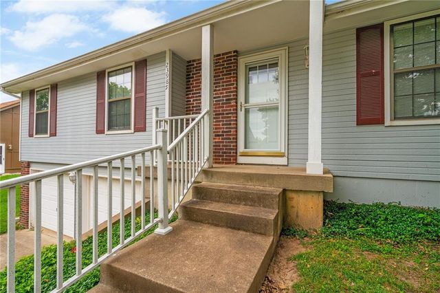 23985 W 57th Terrace, Shawnee, KS 66226