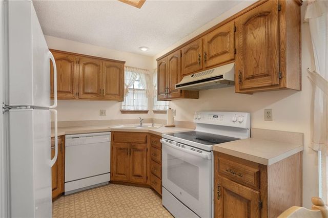 23985 W 57th Terrace, Shawnee, KS 66226