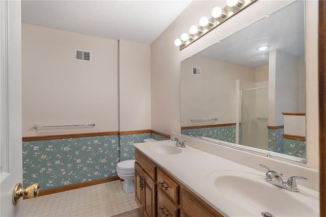 23985 W 57th Terrace, Shawnee, KS 66226