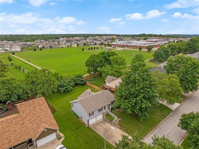 23985 W 57th Terrace, Shawnee, KS 66226