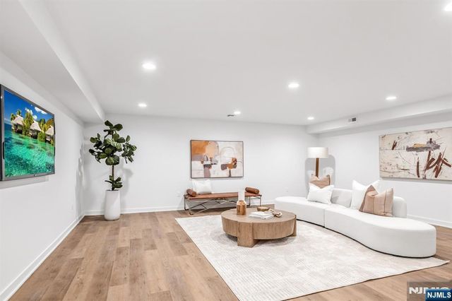 5 Fey Place, Oradell, NJ 07649