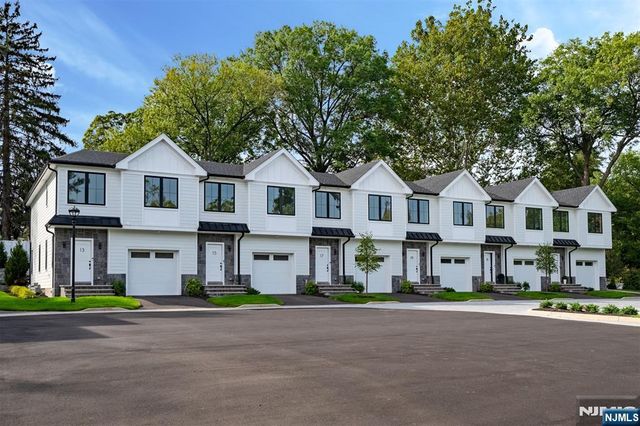 5 Fey Place, Oradell, NJ 07649