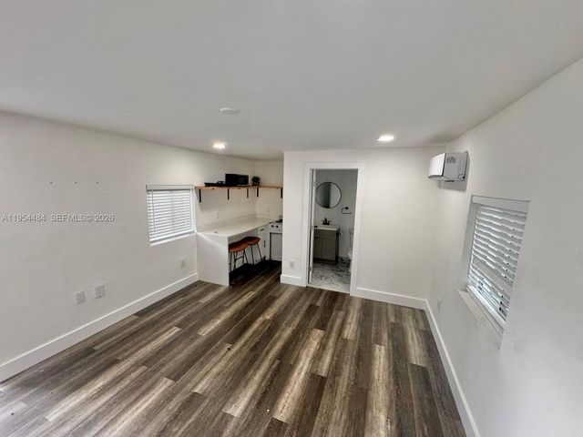 555 NE 70th St Studio, Miami, FL 33138