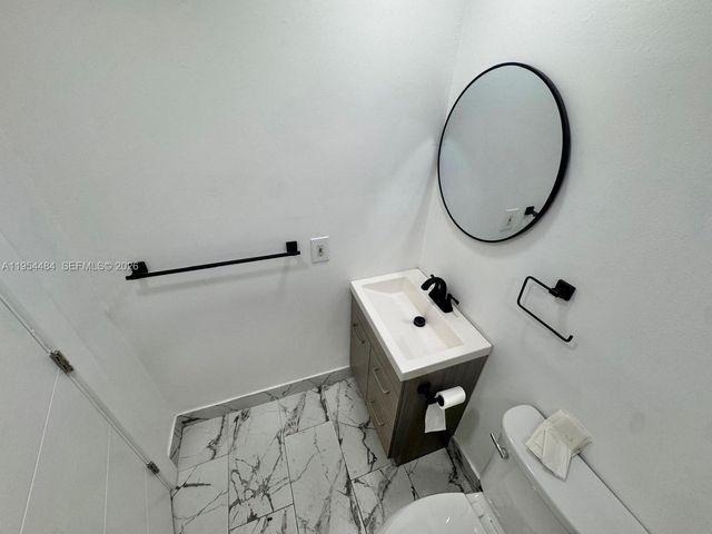 555 NE 70th St Studio, Miami, FL 33138