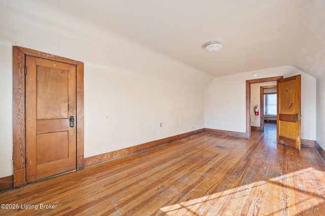 2121 W Oak St, Louisville, KY 40210