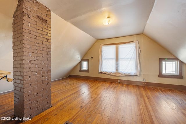 2121 W Oak St, Louisville, KY 40210