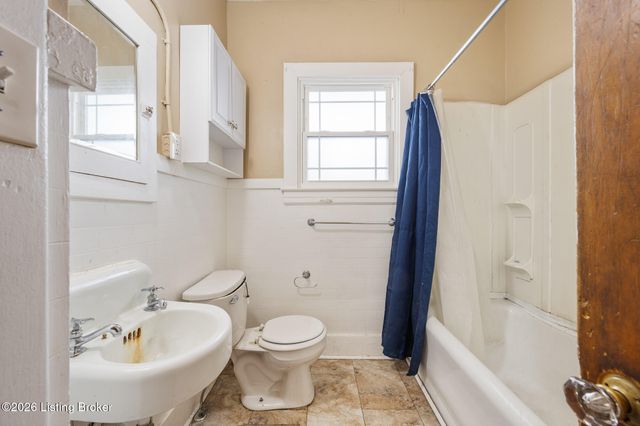 2121 W Oak St, Louisville, KY 40210