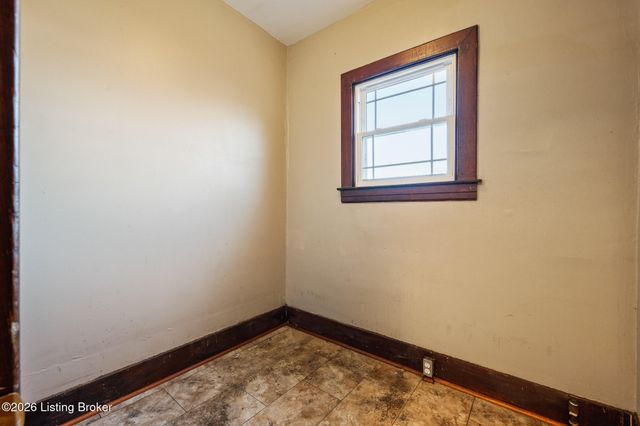 2121 W Oak St, Louisville, KY 40210