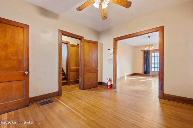 2121 W Oak St, Louisville, KY 40210