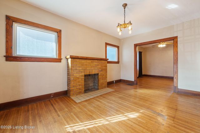 2121 W Oak St, Louisville, KY 40210