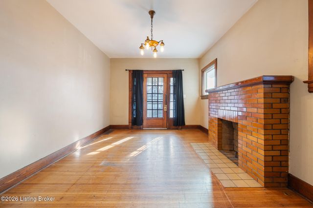 2121 W Oak St, Louisville, KY 40210