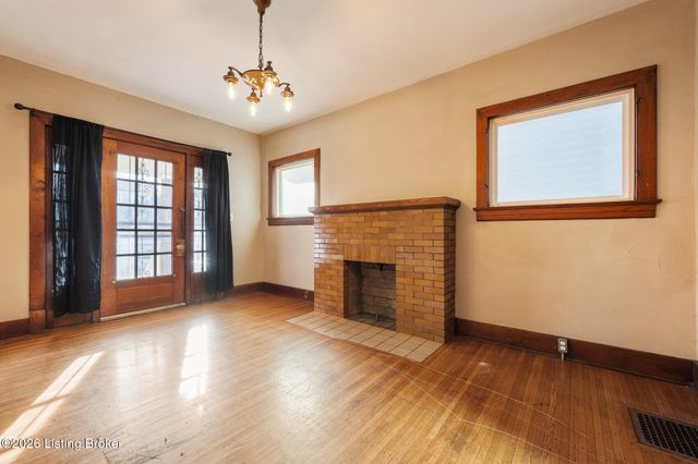 2121 W Oak St, Louisville, KY 40210