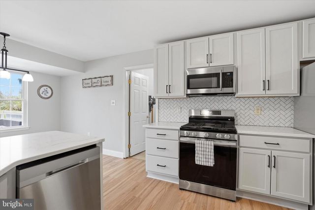 16 HORSESHOE DRIVE DR, Morgantown, PA 19543