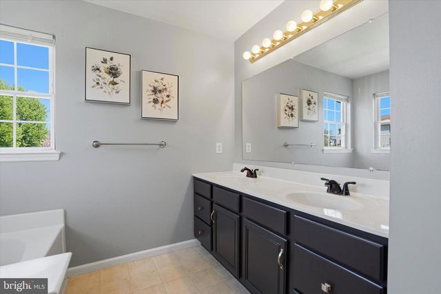 16 HORSESHOE DRIVE DR, Morgantown, PA 19543