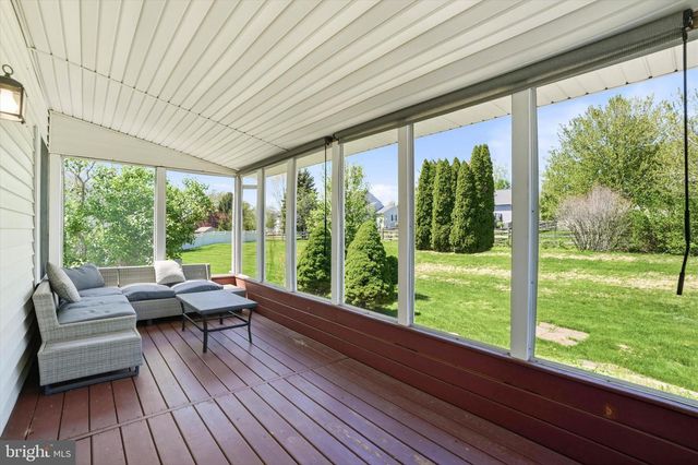 16 HORSESHOE DRIVE DR, Morgantown, PA 19543