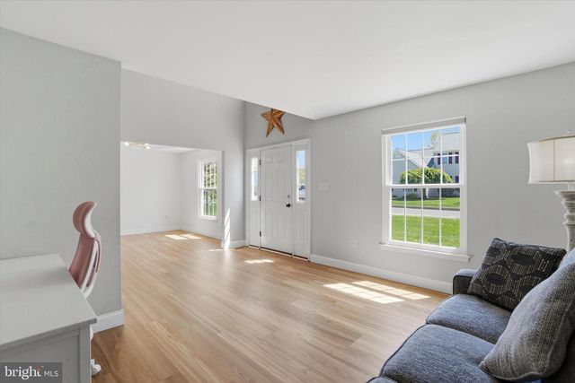 16 HORSESHOE DRIVE DR, Morgantown, PA 19543