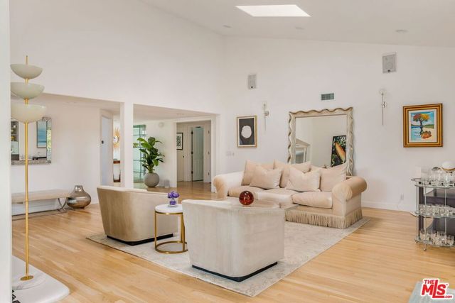 12004 Briarvale Lane, Studio City, CA 91604