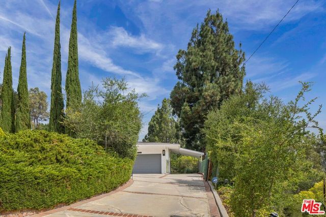 12004 Briarvale Lane, Studio City, CA 91604