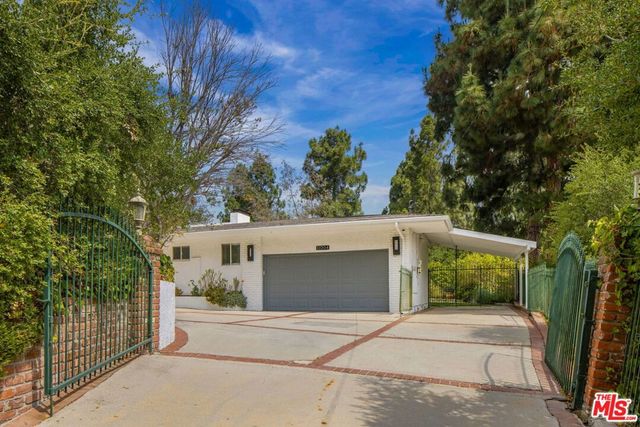 12004 Briarvale Lane, Studio City, CA 91604
