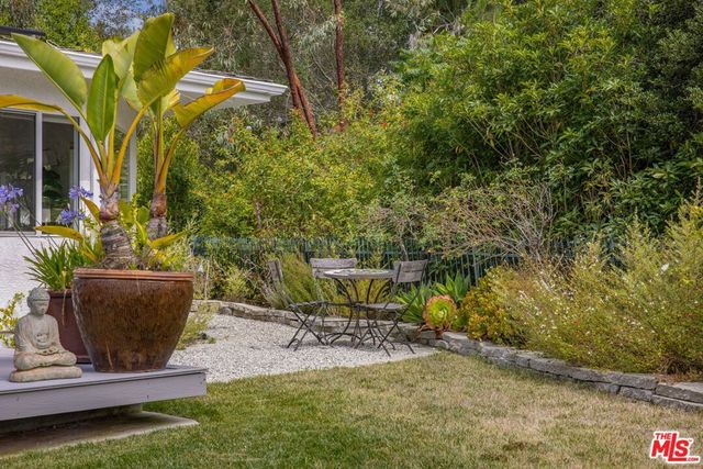 12004 Briarvale Lane, Studio City, CA 91604