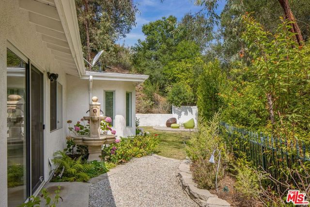 12004 Briarvale Lane, Studio City, CA 91604