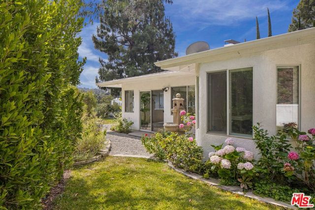 12004 Briarvale Lane, Studio City, CA 91604