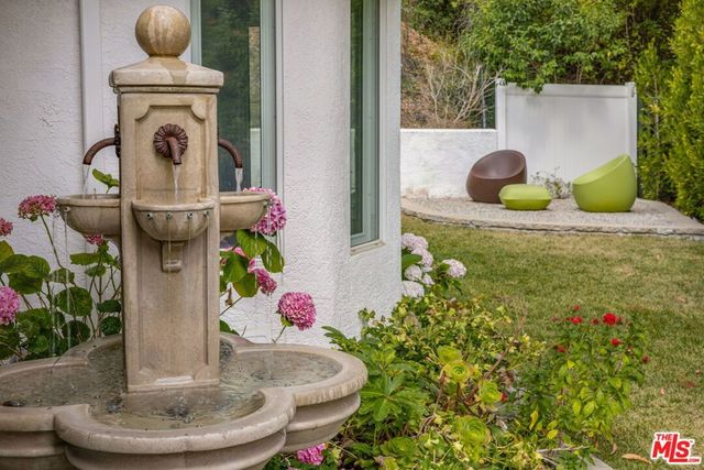 12004 Briarvale Lane, Studio City, CA 91604