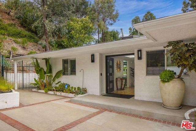 12004 Briarvale Lane, Studio City, CA 91604