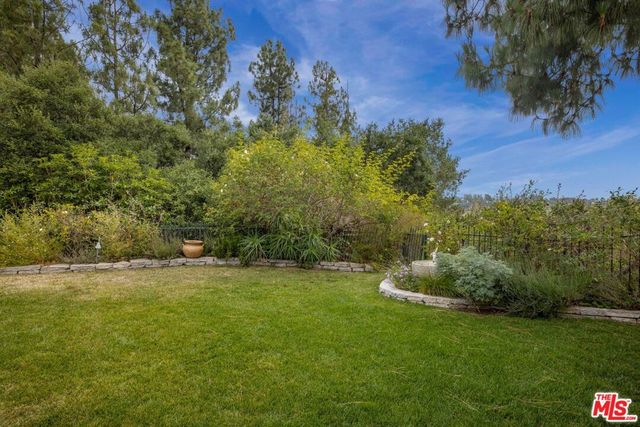 12004 Briarvale Lane, Studio City, CA 91604