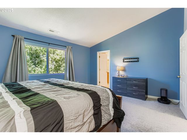 555 Nw HERTEL St, Hillsboro, OR 97124