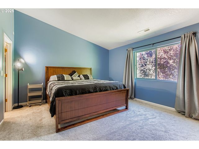 555 Nw HERTEL St, Hillsboro, OR 97124