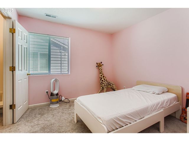 555 Nw HERTEL St, Hillsboro, OR 97124