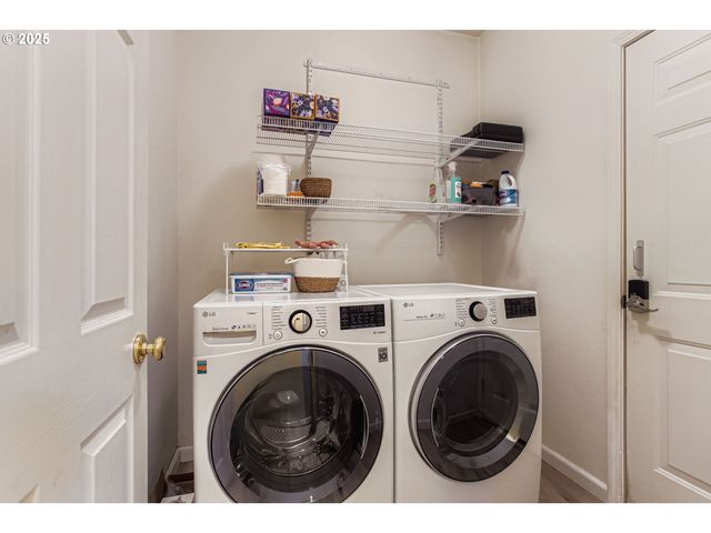 555 Nw HERTEL St, Hillsboro, OR 97124