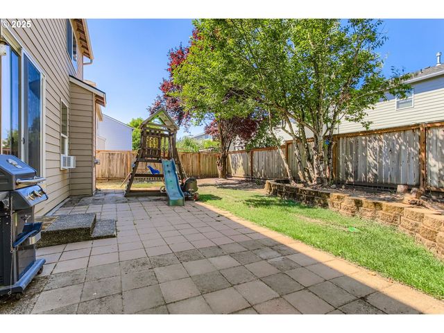 555 Nw HERTEL St, Hillsboro, OR 97124