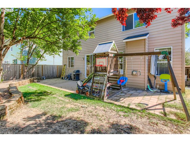 555 Nw HERTEL St, Hillsboro, OR 97124