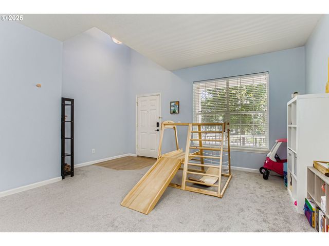 555 Nw HERTEL St, Hillsboro, OR 97124