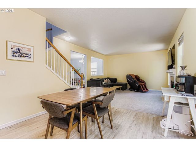 555 Nw HERTEL St, Hillsboro, OR 97124