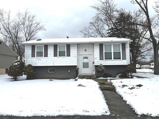 335 E Mulberry Drive, Glenwood, IL 60425